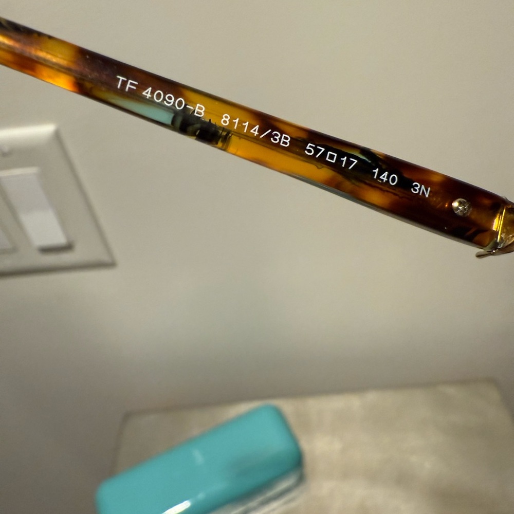 Tiffany Victoria Sunglasses in tortoise TF 4090-B 8114/3B - Picture 2 of 10